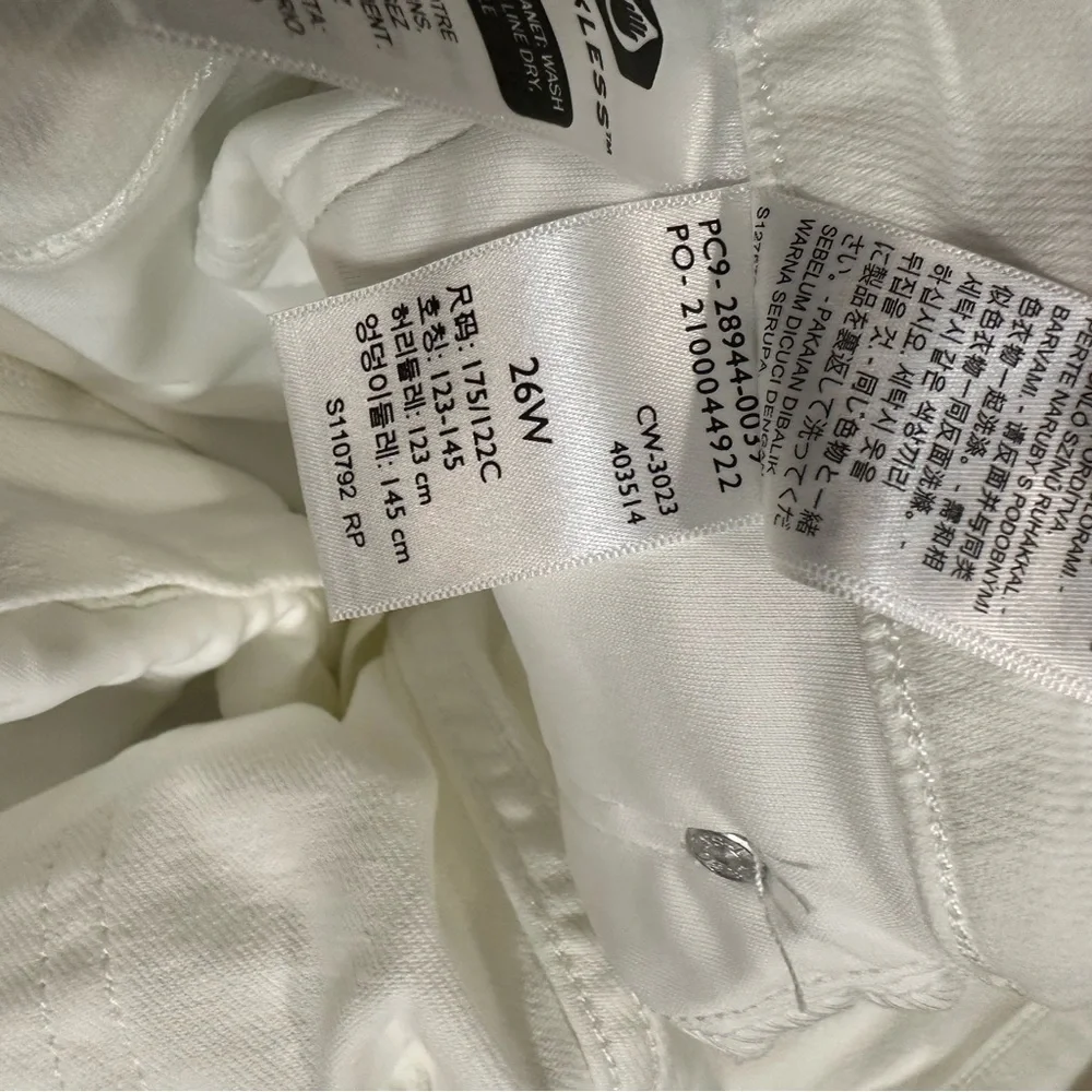 NWOT Levi’s plus size boyfriend jeans in white
